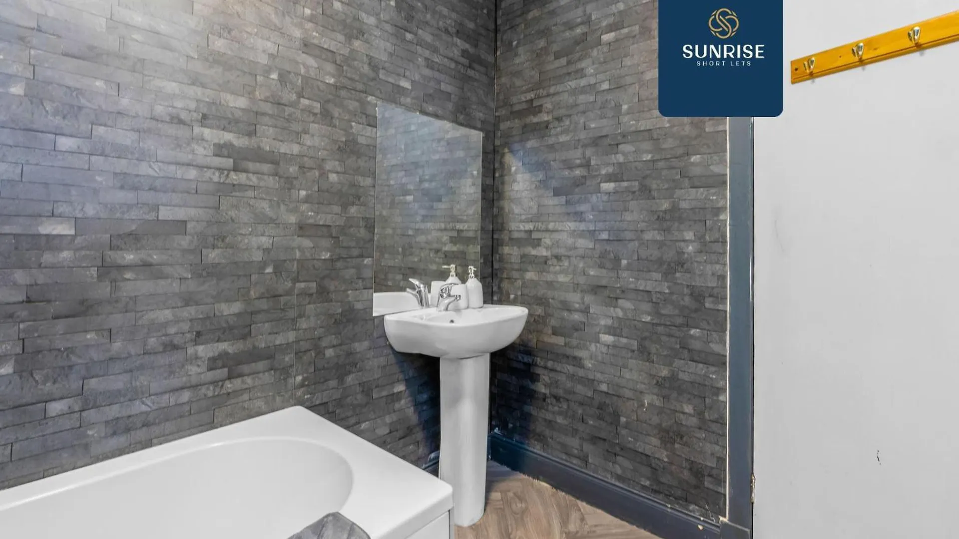 The Dens, 3 Rooms, 4 Beds, 2 Bathrooms, Fully Equipped, Wifi, Free Street Parking, 3Rd Floor Apartment Dundee United Kingdom