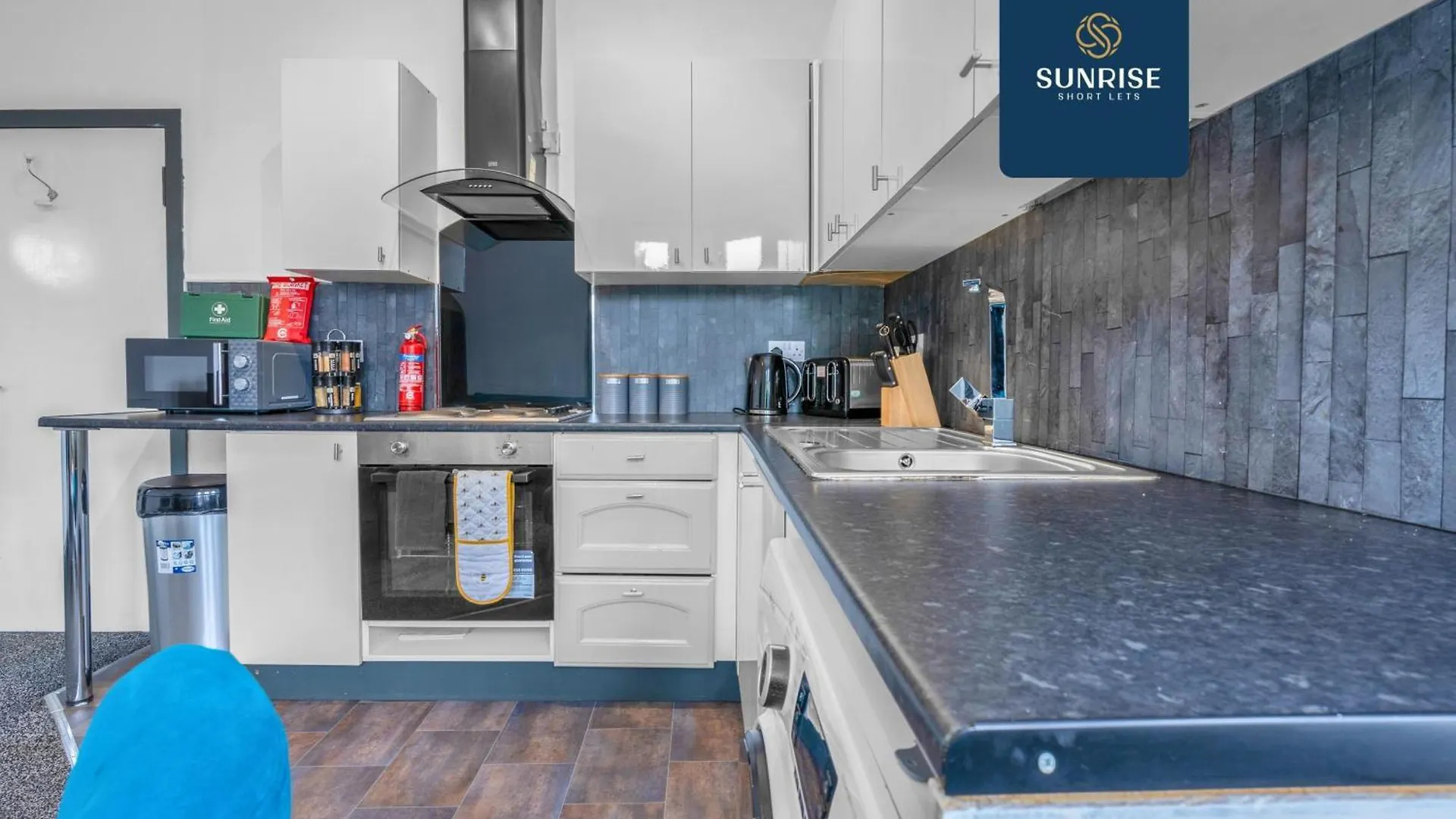 The Dens, 3 Rooms, 4 Beds, 2 Bathrooms, Fully Equipped, Wifi, Free Street Parking, 3Rd Floor Apartment Dundee