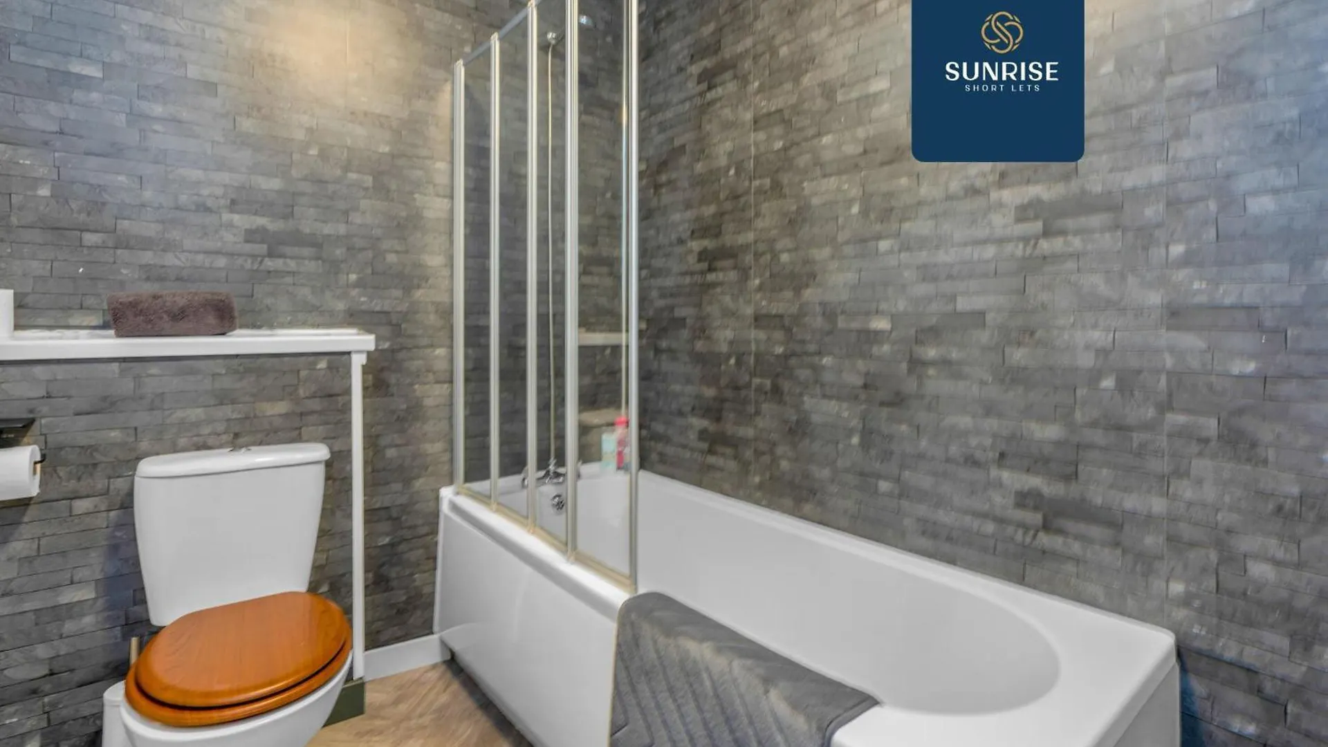 The Dens, 3 Rooms, 4 Beds, 2 Bathrooms, Fully Equipped, Wifi, Free Street Parking, 3Rd Floor Apartment Dundee